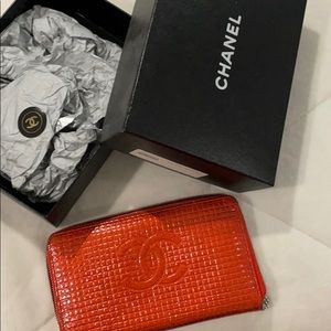 100% authentic CHANEL wallet RED
